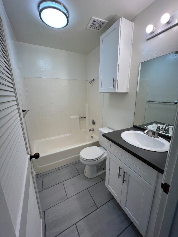 Building Photo - 1600 S Bentley Ave