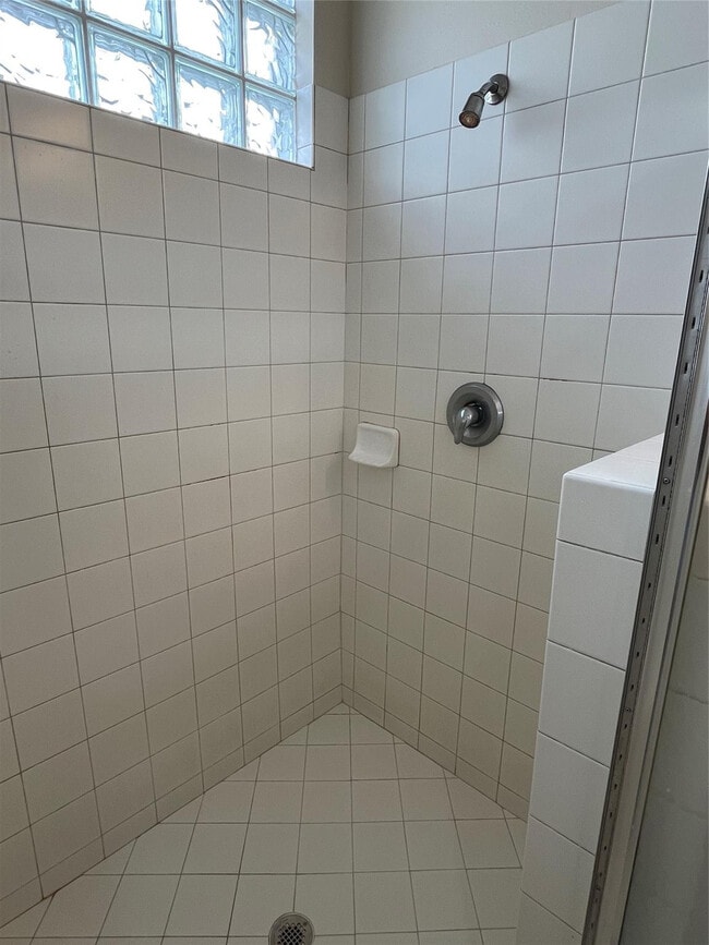 Building Photo - 1506 Fenton Dr