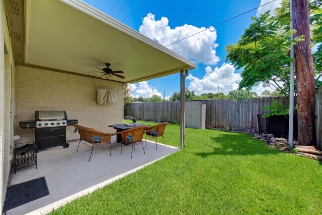 Building Photo - 1811 Emerald Green Dr