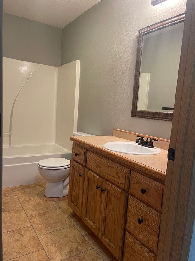 Building Photo - 705-707 E Watermill Cir