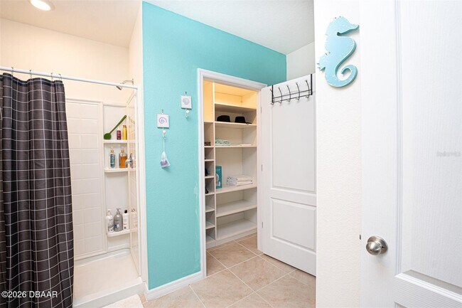 Building Photo - 1326 Middle Lk Dr