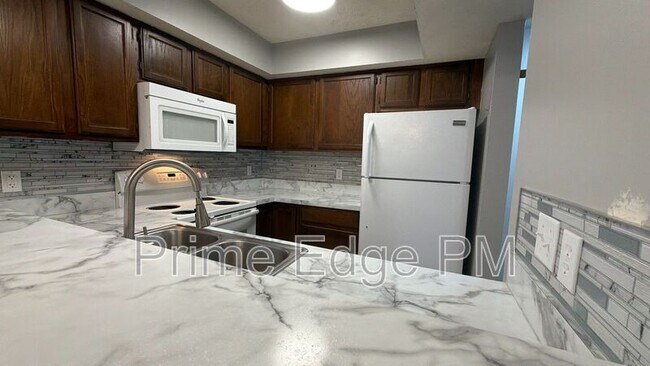 Building Photo - 6235 Holdrege-D5