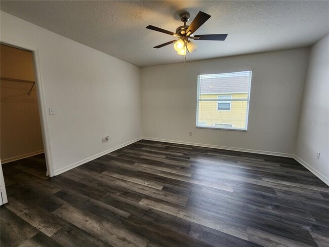 Building Photo - 701 Cresting Oak Cir