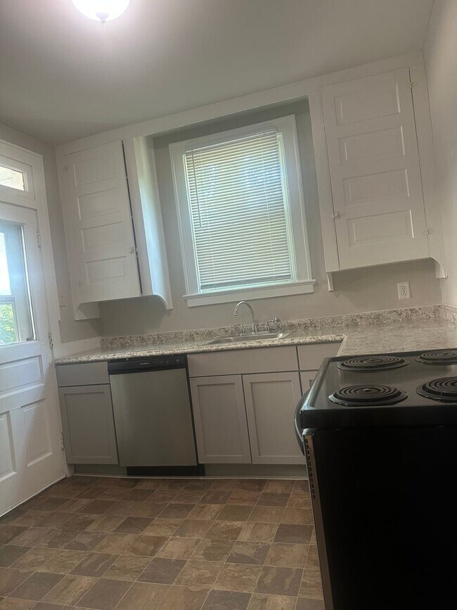 Building Photo - Welcome to your new home in Columbus, OH!