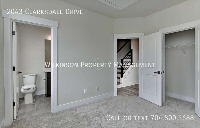 Building Photo - 2043 Clarksdale Dr