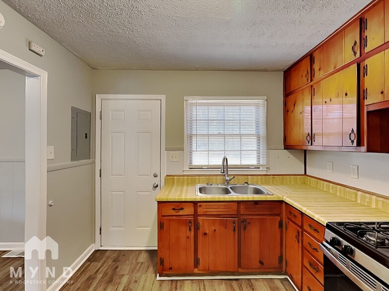 Building Photo - 425 Stephenson Rd