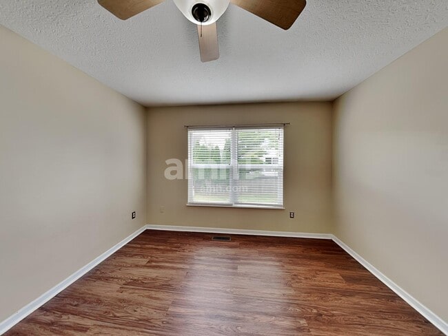 Building Photo - 211 Cherrytree Ln