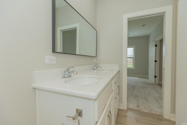 Building Photo - 3796 High Pointe Dr