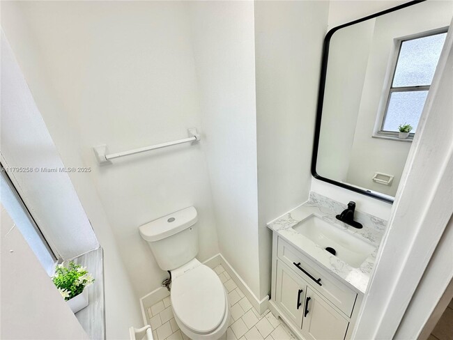 Building Photo - 8051 S Colony Cir