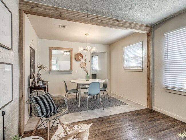 Building Photo - Adorable Updated Midwest City Boho Home