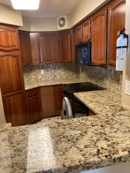 Kitchen - 1077 30th St NW