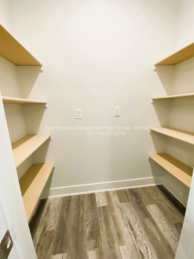 Building Photo - 5474 N Colburn Ct