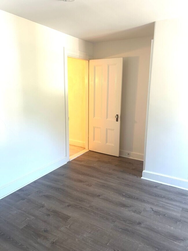 Building Photo - Beautiful 3BR/1.5BA Home Available Septemb...