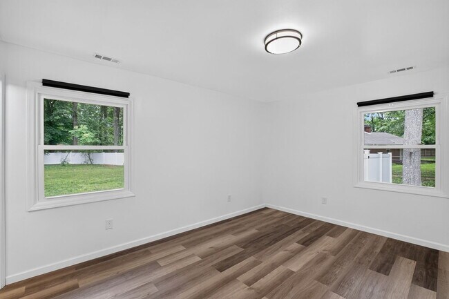 Building Photo - 21465 Indian Bridge Rd