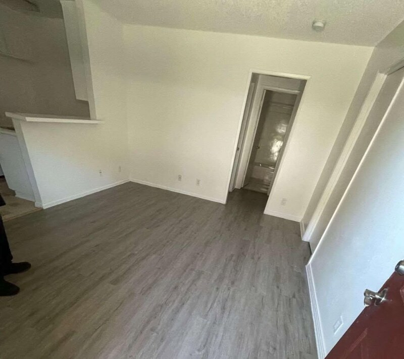 Building Photo - 38719-38729 10th St E