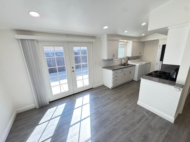 Building Photo - 253 Ogle St