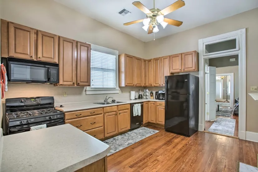 Kitchen - 2118 Milan St