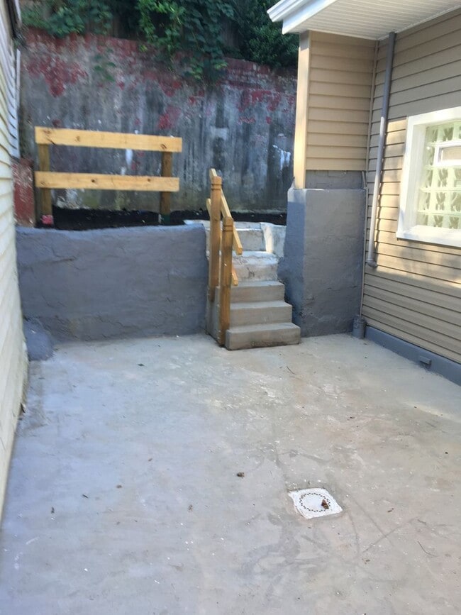 Building Photo - 3BR house in Southside Slopes