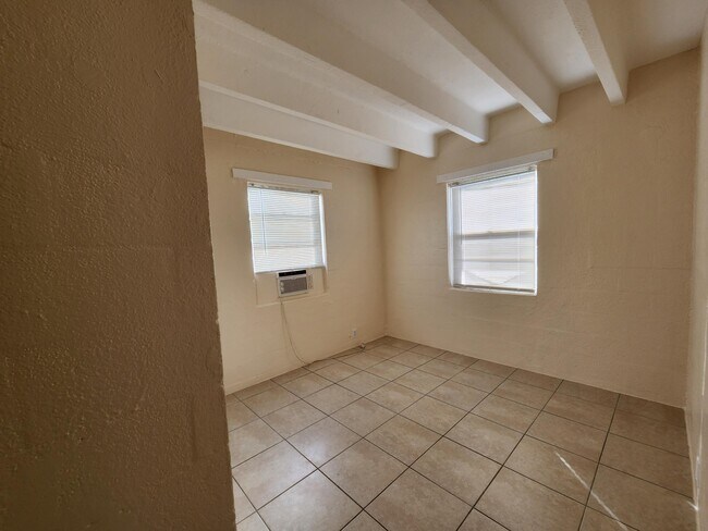 Building Photo - 512 19th St