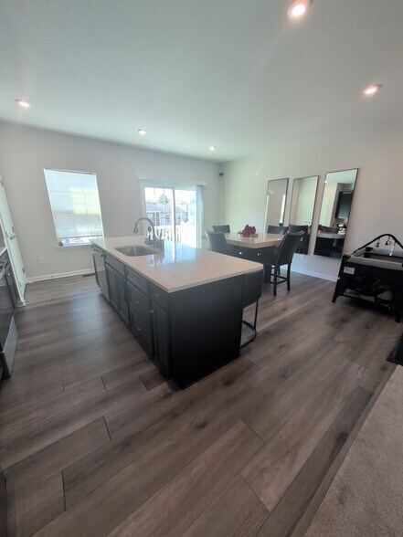 Building Photo - 4138 Riverside Dr