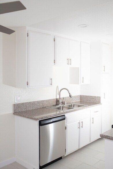 Building Photo - Astoria Apartments