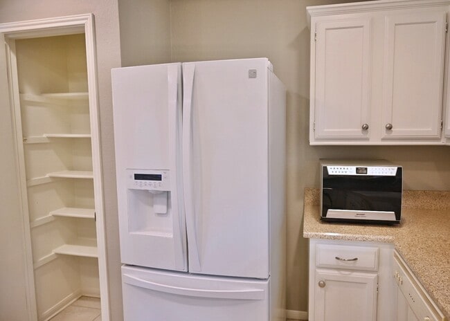 Building Photo - 10207 Wayward Wind Ln