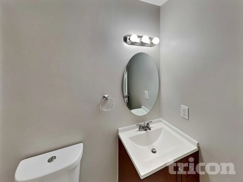 Building Photo - 605 Missionwoode Dr