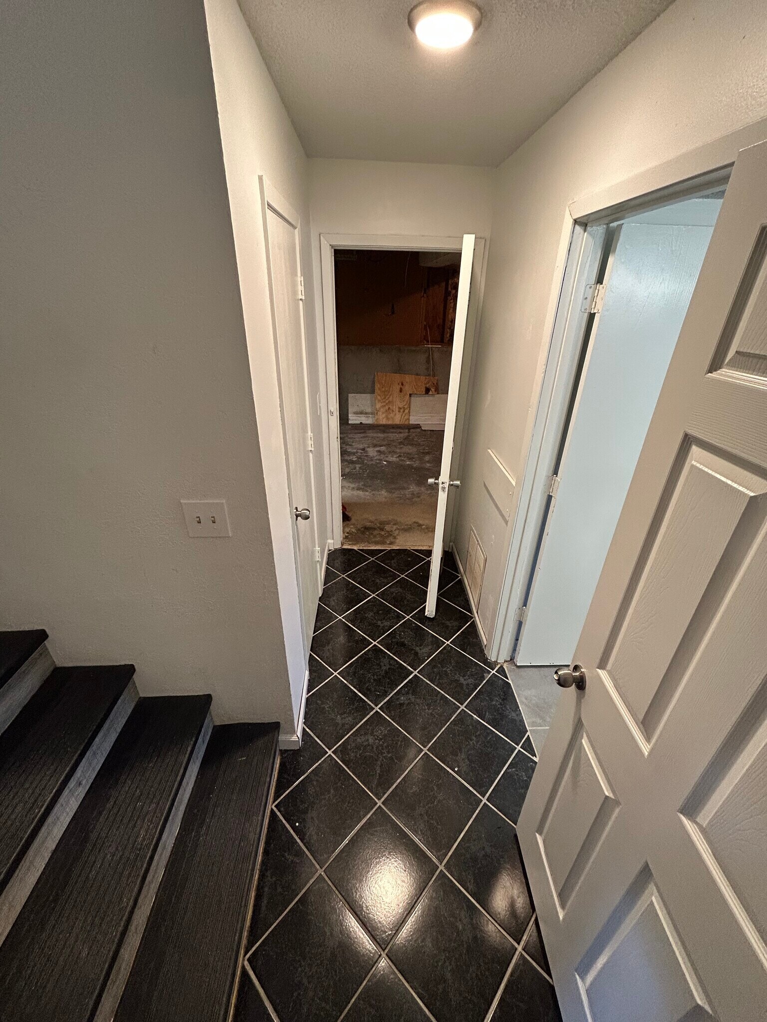 Building Photo - 2725 Ponderosa Dr