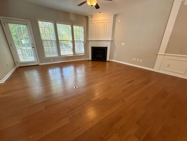 Building Photo - Prime Raleigh Location Near Crabtree & Downtown – Stunning 3BR Townhome