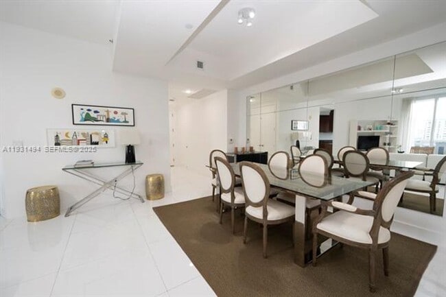 Building Photo - 15901 Collins Ave