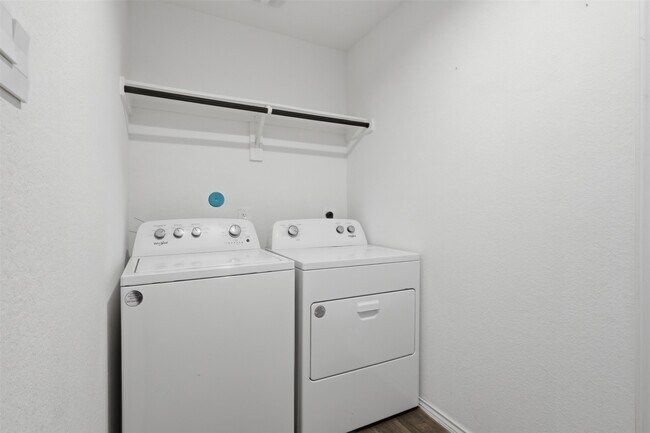 Building Photo - 16826 Short Pnes Dr
