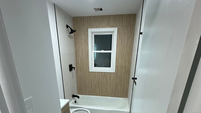 Building Photo - 56 Victor St