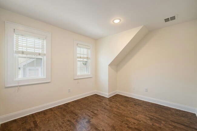 Building Photo - 16 Walnut St