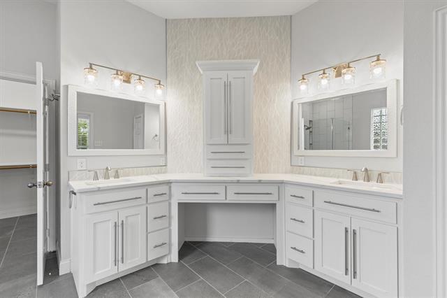 Building Photo - 821 High Willow Dr