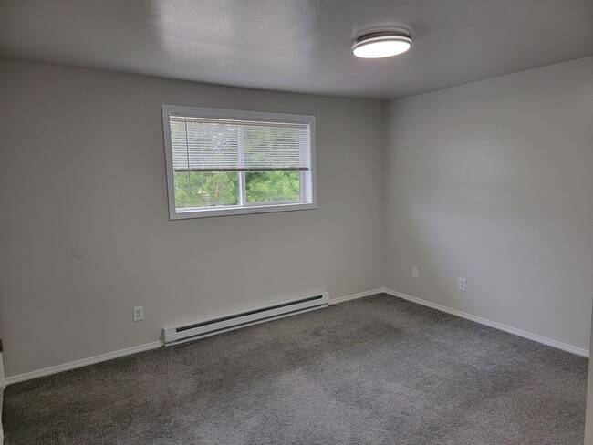 Building Photo - 186-02 Bending