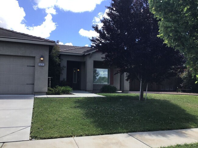 Building Photo - Beautiful Home - $200.00 of first month's rent