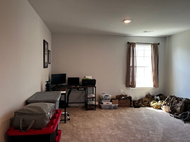 Building Photo - Beautiful 2 story home in the new Lake Tyl...