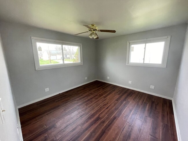 Building Photo - 3 Bedroom Home