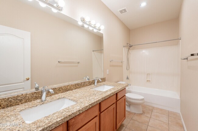 Building Photo - 1738 W Glenhaven Dr