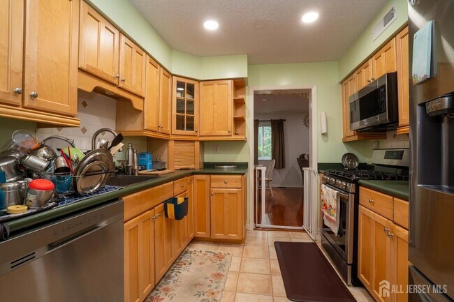 Building Photo - 16 Thoreau Dr