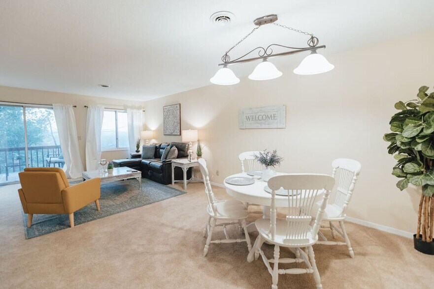 Building Photo - 722 Liberty Bell Blvd