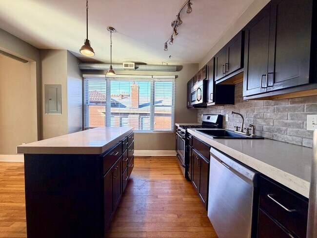 Building Photo - 6407 Bartlett St