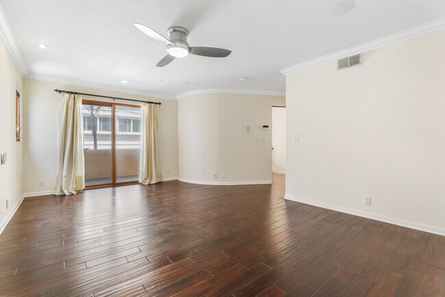 Building Photo - 209 Crest Dr