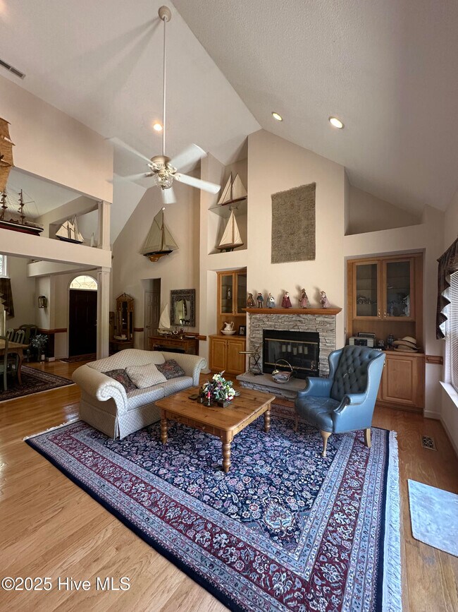 Building Photo - 7407 Fern Valley Dr