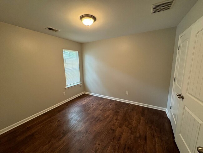 Building Photo - 3805 Carnes Ave