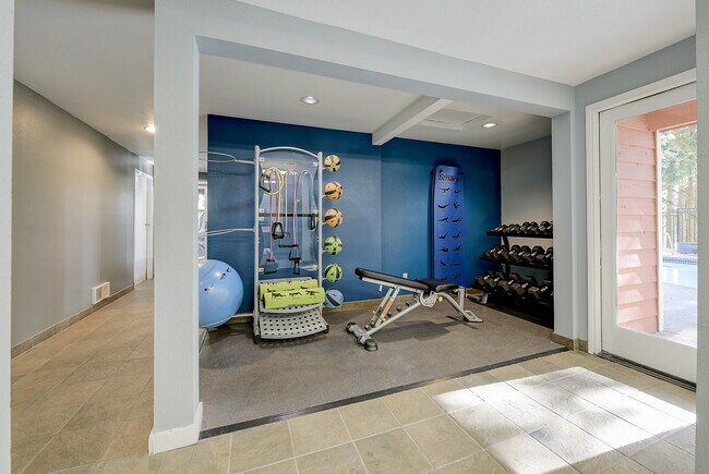 Building Photo - Elevation