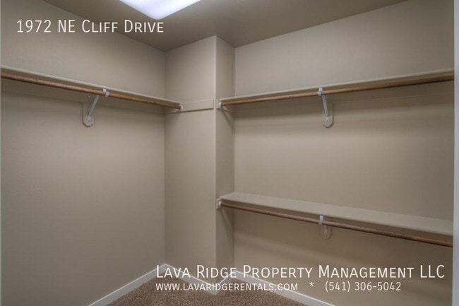 Building Photo - 1972 NE Cliff Dr