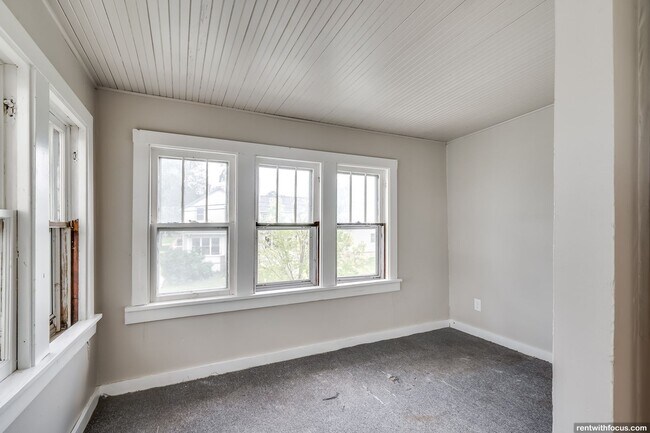 Building Photo - 210 Doty St