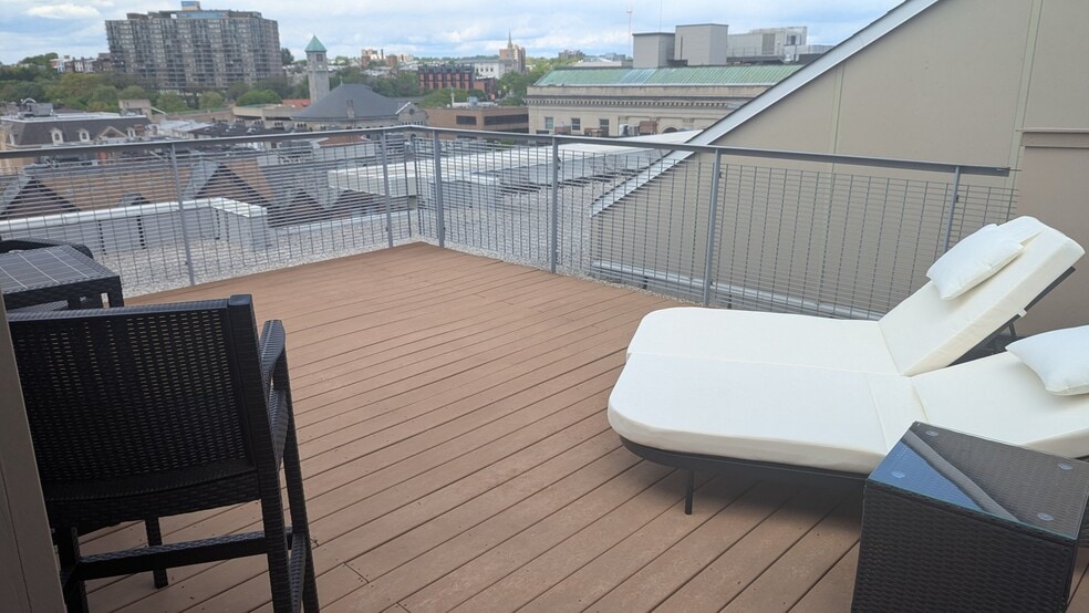 Building Photo - 1209 N Charles St