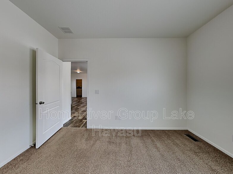 Building Photo - 3012 Diane Dr